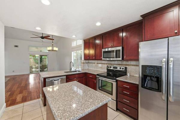 592 Charlemagne LN, Tracy, CA 95376