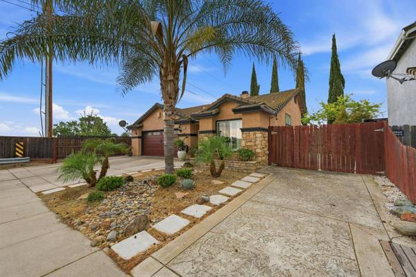 592 Charlemagne LN, Tracy, CA 95376