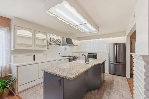 1623 Sandalwood DR, Modesto, CA 95350