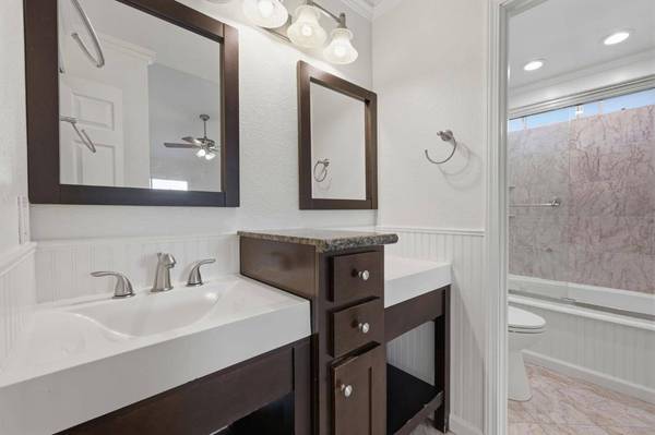 592 Charlemagne LN, Tracy, CA 95376
