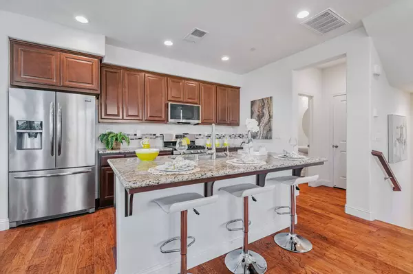 4567 Huntington Ln, San Jose, CA 95136-1715