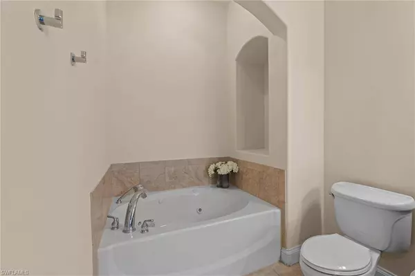 1248 Carpazi CT #704, Naples, FL 34105