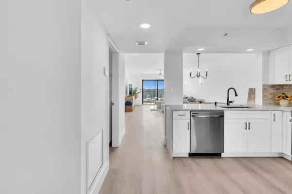 7076 Huntington LN 707, Delray Beach, FL 33446