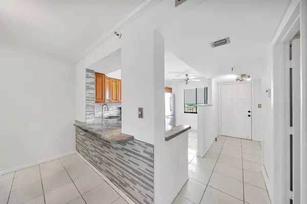 7076 Huntington LN 803, Delray Beach, FL 33446