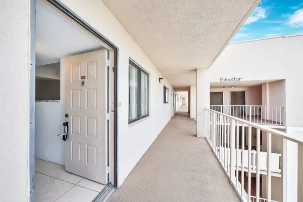 7076 Huntington LN 803, Delray Beach, FL 33446