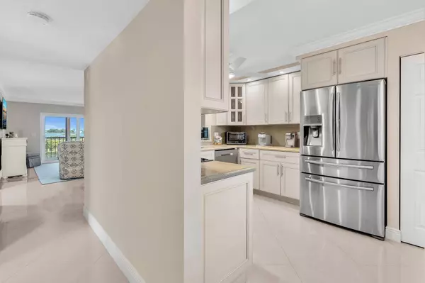 7286 Huntington LN 301, Delray Beach, FL 33446