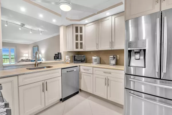 7286 Huntington LN 301, Delray Beach, FL 33446