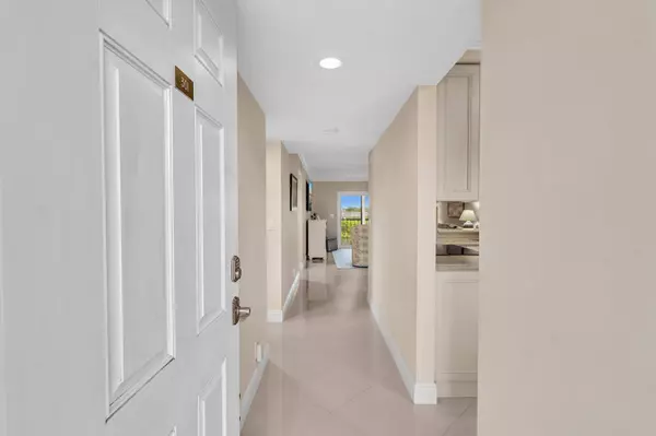 7286 Huntington LN 301, Delray Beach, FL 33446