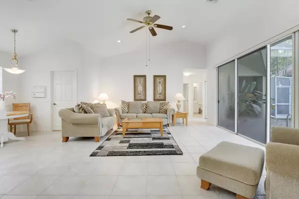 10043 Diamond Lake RD, Boynton Beach, FL 33437