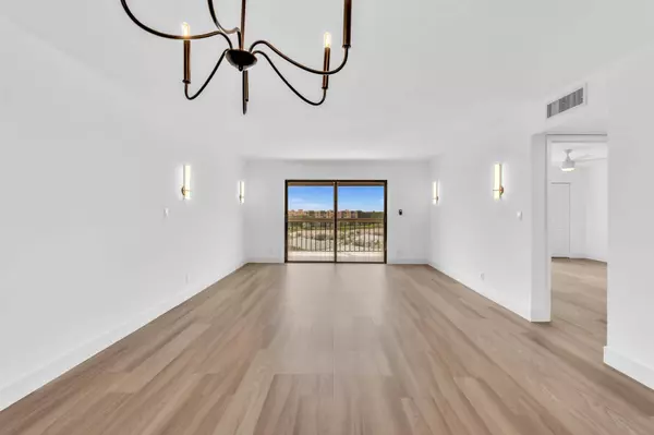 7076 Huntington LN 208, Delray Beach, FL 33446