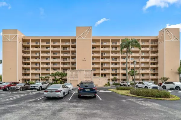 7076 Huntington LN 208, Delray Beach, FL 33446