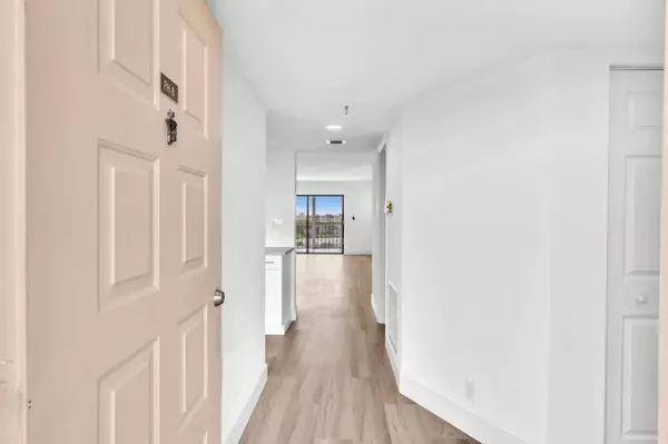 7076 Huntington LN 208, Delray Beach, FL 33446