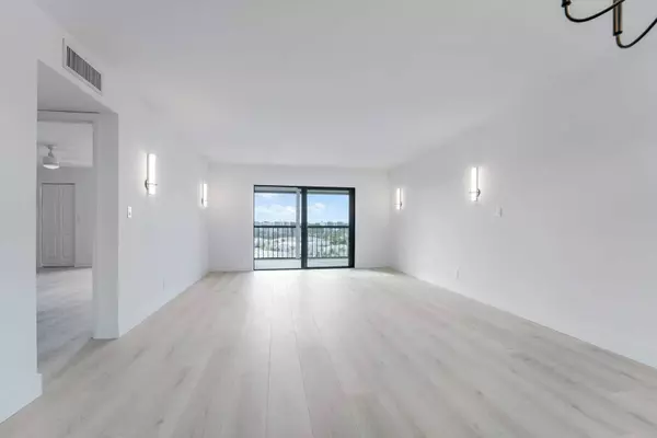 7076 Huntington LN 803, Delray Beach, FL 33446