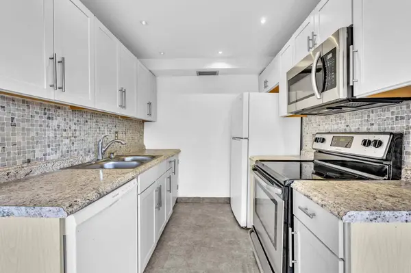 3076 Cornwall D, Boca Raton, FL 33434