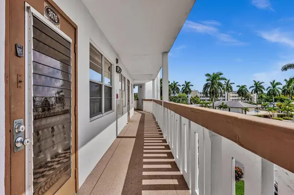 3076 Cornwall D, Boca Raton, FL 33434