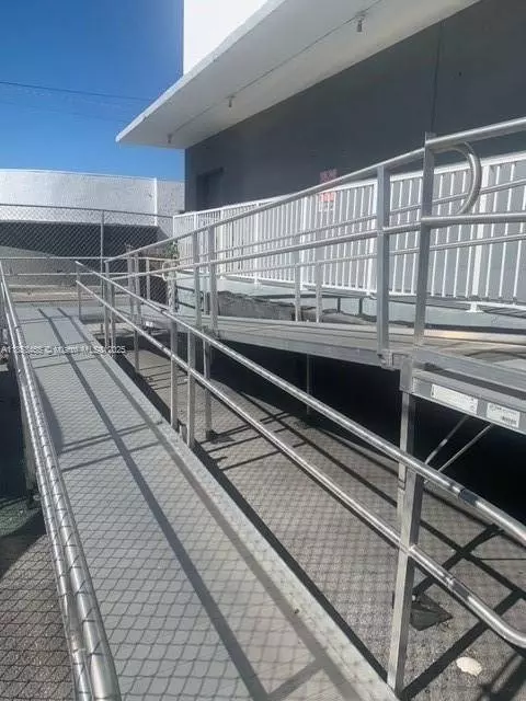 1395 NW 22nd St, Miami, FL 33142