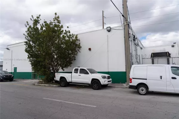 1395 NW 22nd St, Miami, FL 33142