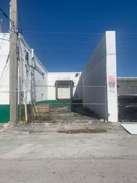 1395 NW 22nd St, Miami, FL 33142