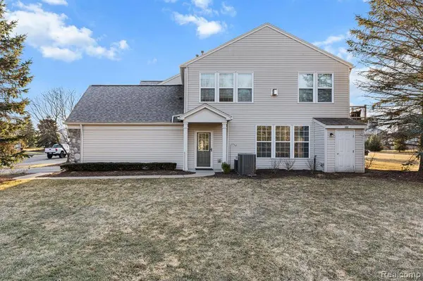 500 DOCKSIDE Circle 2, Holly Twp, MI 48442