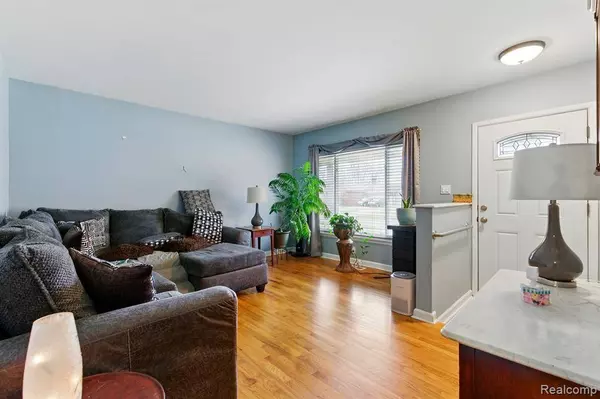 22212 RAYMOND Street, St. Clair Shores, MI 48082