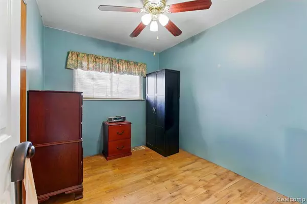 22212 RAYMOND Street, St. Clair Shores, MI 48082