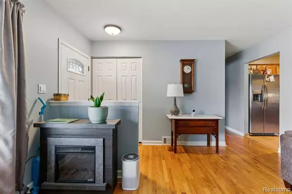 22212 RAYMOND Street, St. Clair Shores, MI 48082