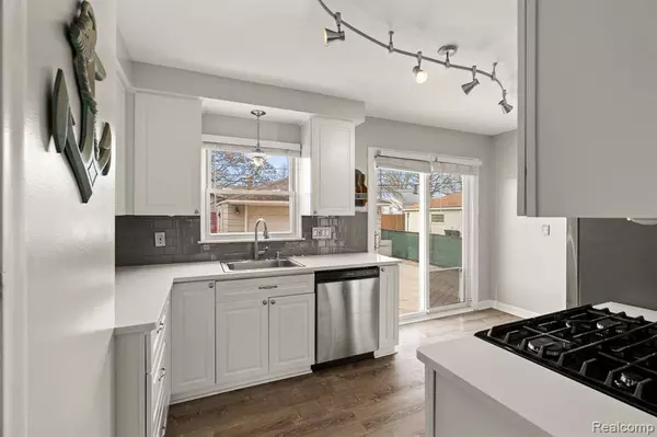 22728 CAROLINA Street, St. Clair Shores, MI 48080