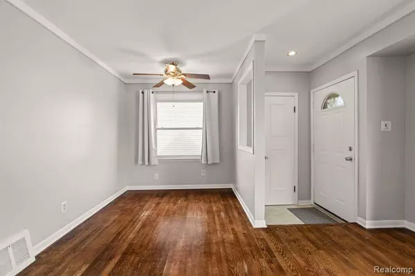 22728 CAROLINA Street, St. Clair Shores, MI 48080