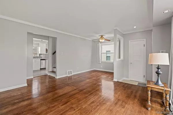 22728 CAROLINA Street, St. Clair Shores, MI 48080