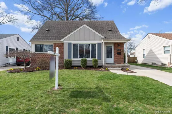 22728 CAROLINA Street, St. Clair Shores, MI 48080