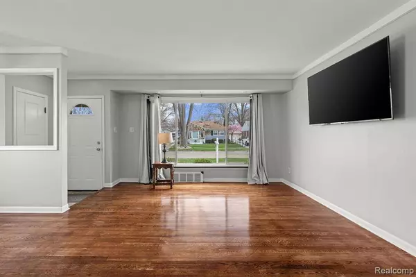 22728 CAROLINA Street, St. Clair Shores, MI 48080