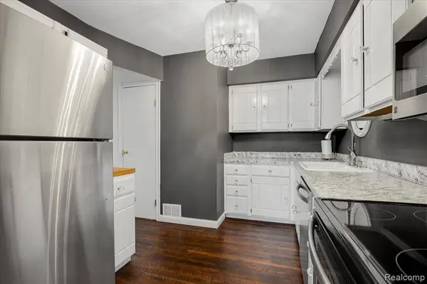 5055 CROOKS Road 17, Royal Oak, MI 48073