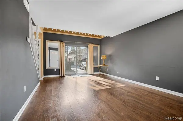 5055 CROOKS Road 17, Royal Oak, MI 48073
