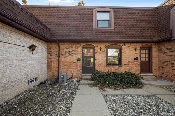 5055 CROOKS Road 17, Royal Oak, MI 48073