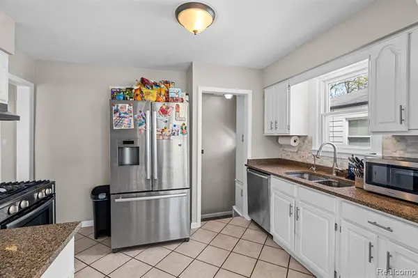 309 E 12 MILE Road, Royal Oak, MI 48073