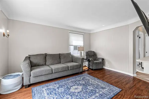 309 E 12 MILE Road, Royal Oak, MI 48073