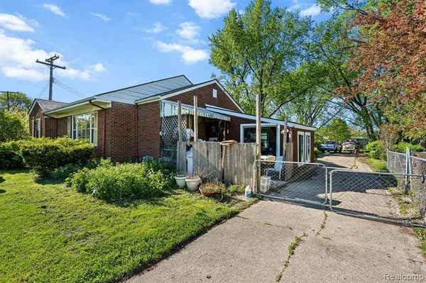 15365 FRAZHO Road, Roseville, MI 48066