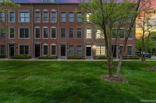 537 GRATEN Street, Birmingham, MI 48009
