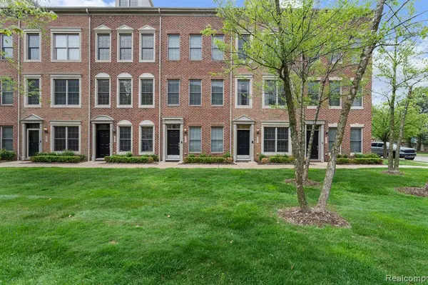 537 GRATEN Street, Birmingham, MI 48009