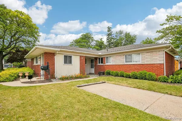 22549 Ashley Street, Farmington, MI 48336