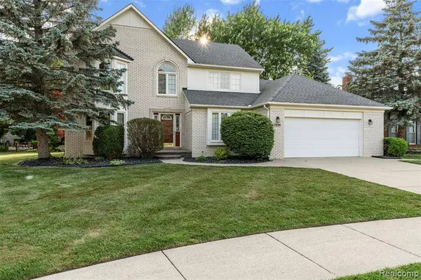 2896 Chippewa Court, Troy, MI 48085
