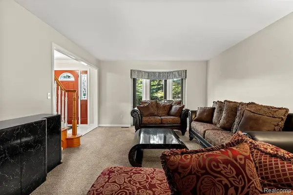 2896 Chippewa Court, Troy, MI 48085