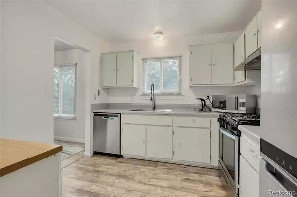 23694 Valley Starr, Novi, MI 48375