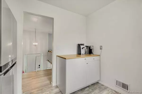 23694 Valley Starr, Novi, MI 48375