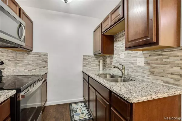 22444 Kelly Road 11, Eastpointe, MI 48021