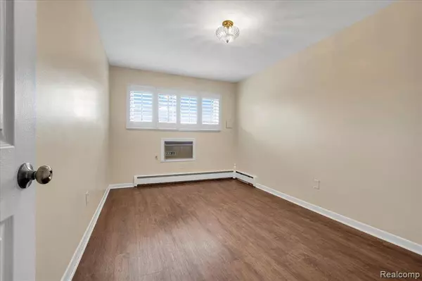 22444 Kelly Road 11, Eastpointe, MI 48021