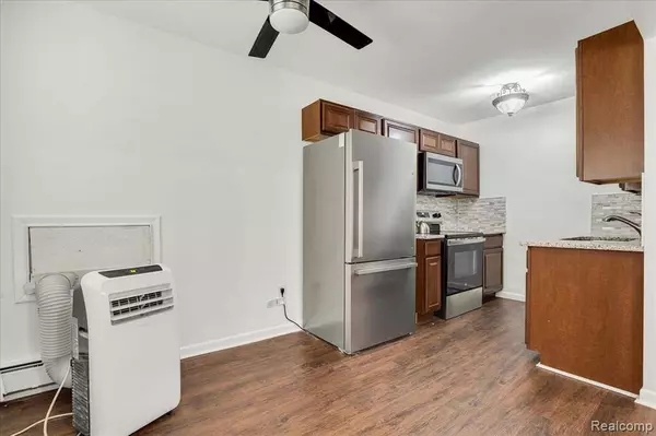 22444 Kelly Road 11, Eastpointe, MI 48021