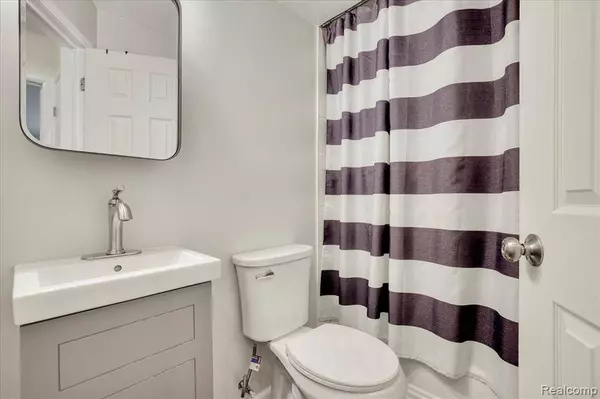 22444 Kelly Road 11, Eastpointe, MI 48021