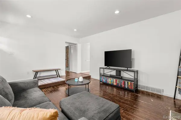 37565 Westvale Street, Romulus, MI 48174