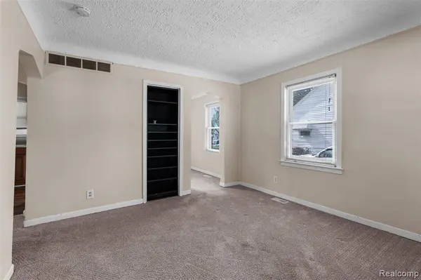 26537 Alger Boulevard, Madison Heights, MI 48071